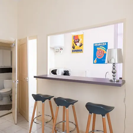 Le Retro Avec Mezzanine En Plein Centre Апартаменты